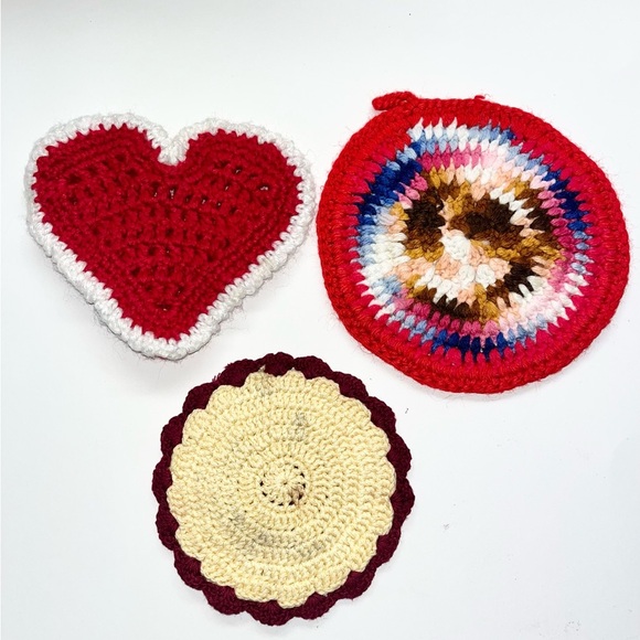 Vintage Crochet Pot Holders Lot of 3 Heart & Round Multicoloured - Picture 2 of 3